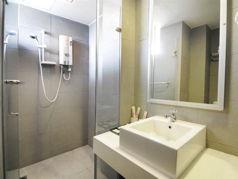 Celyn City Hotel Kota Kinabalu Buitenkant foto